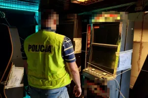 5 automatów, gotówka i kradzież prądu