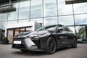 Nowy hybrydowy Lexus ES już w Trójmieście. Robi wrażenie z zewnątrz, zachwyca za kierownicą