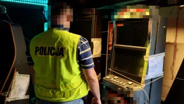 5 automatów, gotówka i kradzież prądu