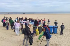 Mniej plastiku i puszek na plażach oraz w lasach. To przez kaucje