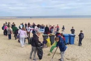 Mniej plastiku i puszek na plażach oraz w lasach. To przez kaucje