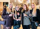 Tłum gości w gdyńskim showroomie. Sztuka, moda i design w jednym miejscu