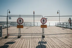 Molo w Orłowie nadal częściowo zamknięte. Remont w kolejne wakacje?