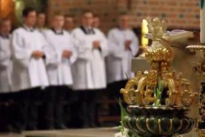 Wypuścili księdza podejrzanego o molestowanie. Ale tylko na miesiąc