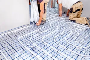 Ile bierze hydraulik za ogrzewanie podłogowe w 2026 r.?
