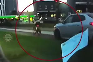 Kierowca BMW wjechał na drogę rowerową i ścigał rowerzystę