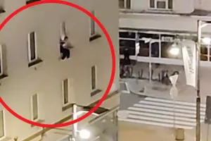 Wciągnął do środka kobietę siedzącą na parapecie