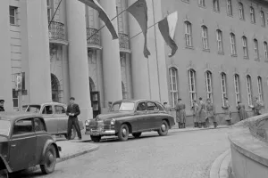 Jesień 1956 nad morzem: kultura, kolejki i sprytna Krysia
