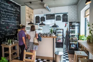 Zamknęły się kolejne restauracje, puby i bary. Lista nowych pożegnań