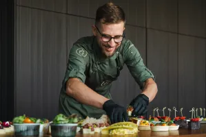 Biznes przy dobrym stole. Bistro Oliwa rozwija ofertę spotkań i cateringu dla firm