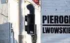 Mural ze Zbigniewem Wodeckim wraca na ścianę we Wrzeszczu