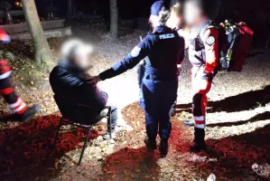Szukali go po ciemku na cmentarzu. 53-latek spędził tam osiem godzin
