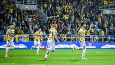 Arka Gdynia - IFK Goeteborg 3:2 w meczu na 100-lecie miasta. To będzie nowy snajper?