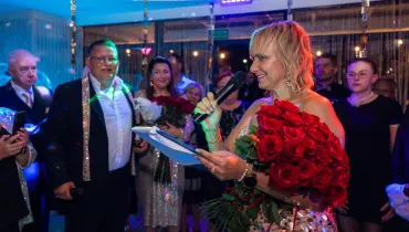 50 lat kultowej restauracji w Gdyni. Tańce do rana, skrzypce na żywo i ogrom jedzenia