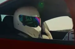 To Stig ścigał się na gdańskim lotnisku?
