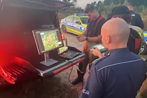 Uciekał przed policją, namierzył go strażacki dron z termowizją
