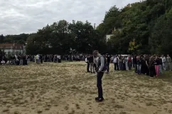 Alarmy bombowe w kilkunastu szkołach. Były ewakuacje uczniów