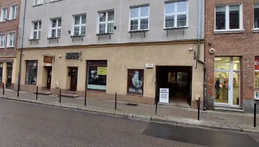 Krzyczał, że ich zaszlachtuje. 22-latek z zarzutami za napaść na tle ksenofobicznym