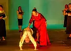 Potrójne życie Weroniki. O nowym spektaklu Eweliny Marciniak w Teatrze Wybrzeże