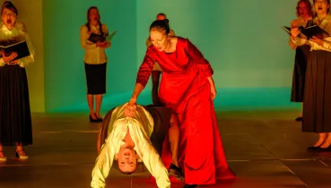 Owacja na stojąco, ale czy zasłużona? "Podwójne życie Weroniki" w Teatrze Wybrzeże