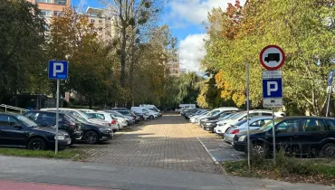 Parking bezpłatny, więc nie ma miejsc dla mieszkańców