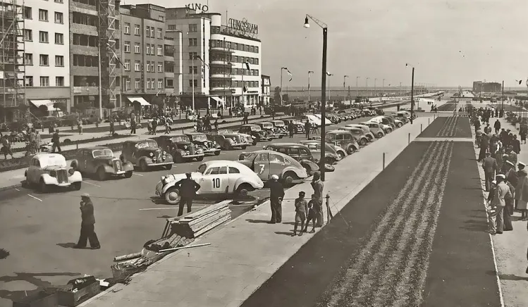 Sto tysięcy kibiców, but w błocie i tajemniczy przystanek. Jesień 1946 na Wybrzeżu