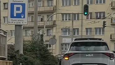 Tablica bez informacji o płatnych weekendach. ZDM w Gdyni wyjaśnia