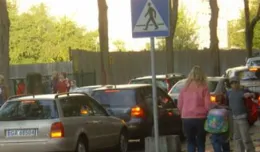 Niebezpieczne parkowanie przy szkole