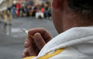 Gdyńscy radni zakazują palenia i godzą prezydentów (a przynajmniej próbują)