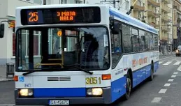 Dlaczego gdyńskie autobusy nie wjeżdżają na przystanki?