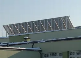 Kolektory słoneczne na dachach sopockich szkół