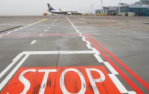 Lotnisko zamknięte, pył z wulkanu zagraża samolotom