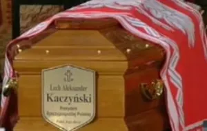 Ostatnia droga prezydenckiej pary. Lech i Maria Kaczyńscy spoczęli na Wawelu