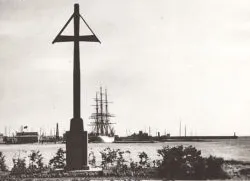 Gdyński krzyż portowy: pamiątka budowy miasta