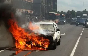 Pożar auta na Wałach Jagiellońskich