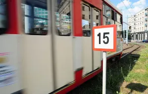 Wyświetlacze w tramwajach straszą pasażerów