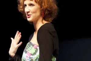 Mailowe igraszki starszych państwa - o "Skrzynk@Pandory" w Teatrze Wybrzeże