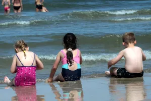 Sinice ustąpiły miejsca plażowiczom. Kąpieliska otwarte