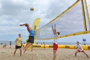 Aktywny weekend: żeglarstwo, fitness i zabawy na plaży (w deszczu)