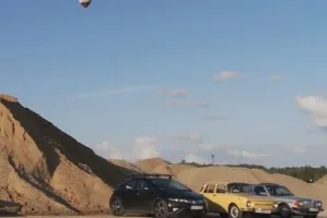 Auta pogoniły za lisim ogonem