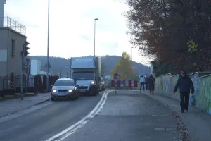 Bariera przed Tesco blokuje dojazd rowerzystom