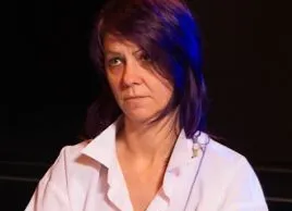 W labiryncie codziennych sytuacji - o premierze "Kocha, lubi, szanuje"