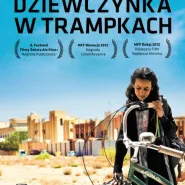 Dziewczynka w trampkach