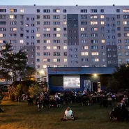 Kino w Blokowisku + obiady na trawie