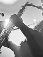 Muzyczna bomba z saksofonem na żywo