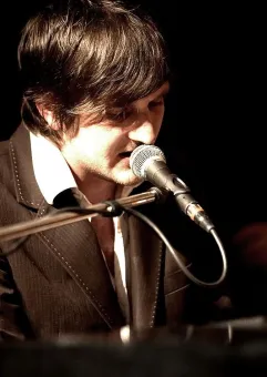 Paddy Milner (Piano/Vocal)