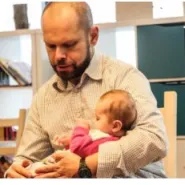 Muzealne zmysły: Pielęgnacja niemowlęcia - zajęcia rozwojowe dla niemowląt z opiekunem