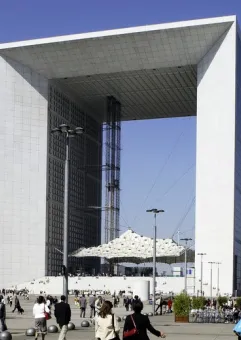 La Défense - paryskie centrum biznesu na Długim Targu