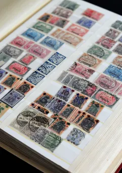Przekazanie znaczków muzeum