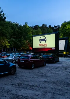 Kino Plenerowe i Samochodowe: O północy w Paryżu